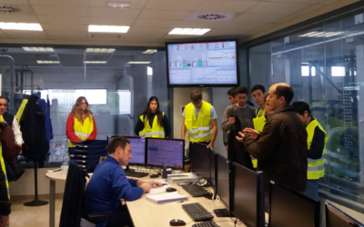 Un grupo de estudiantes de la Universidad de Alicante visita la desaladora de Mutxamel